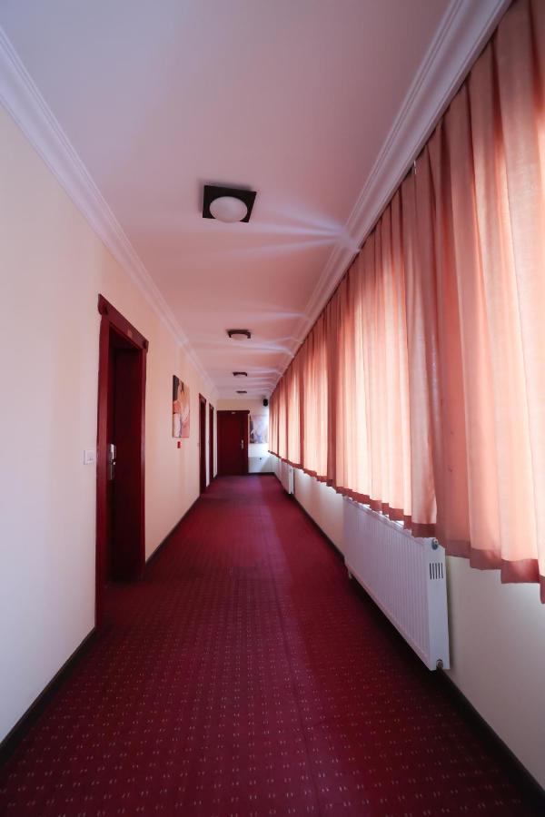 Hotel Lybeten 乌罗舍瓦茨 外观 照片